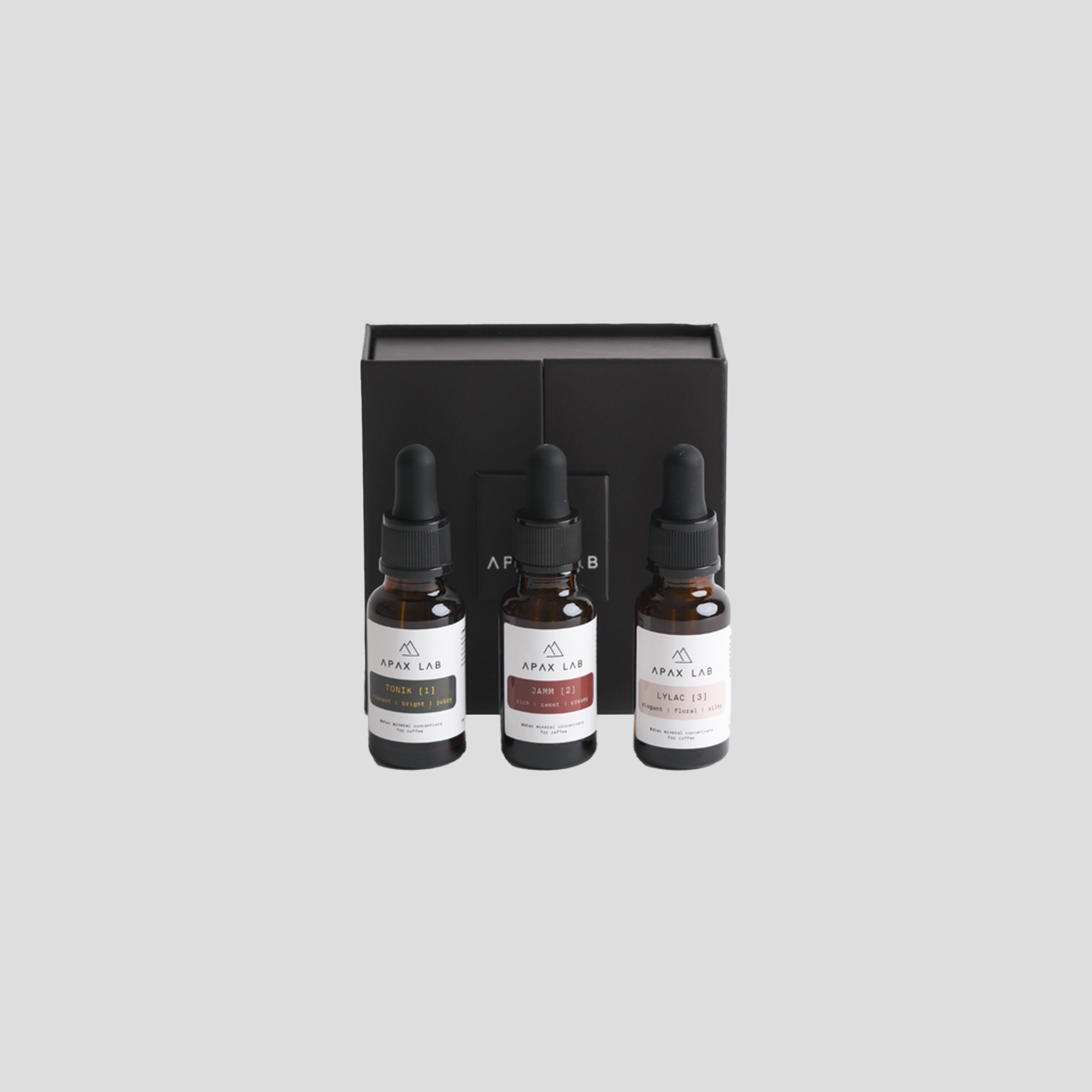 Tres flascons de concentrat mineral Apax Lab davant del seu estoig tancat de color negre.